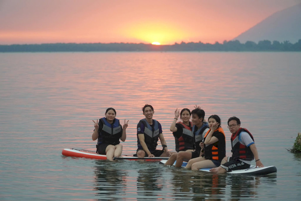 Trải nghiệm chèo SUP trên hồ